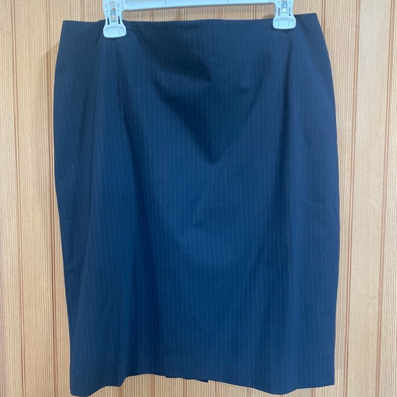 Ann Taylor Black Pencil Skirt - Picture 2 of 6